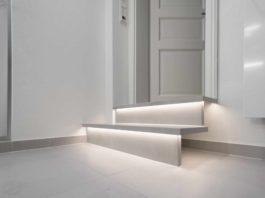 Franke-Raumwert-Baddesign mit Licht