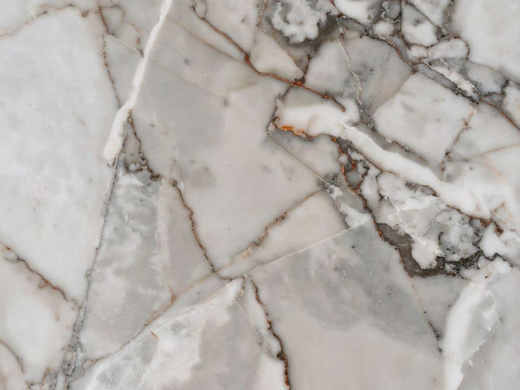 Im Bild ist ein echter Marmor zu sehen