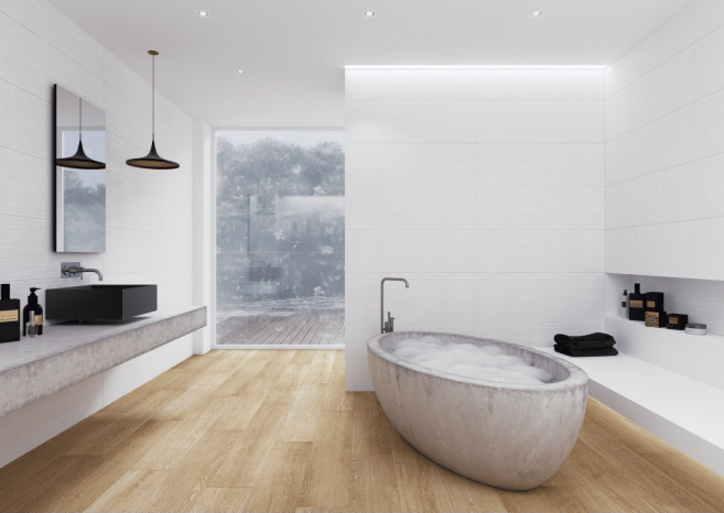 Badezimmer mit freistehender Badewanne und weißen Steingutfliesen an der Wand