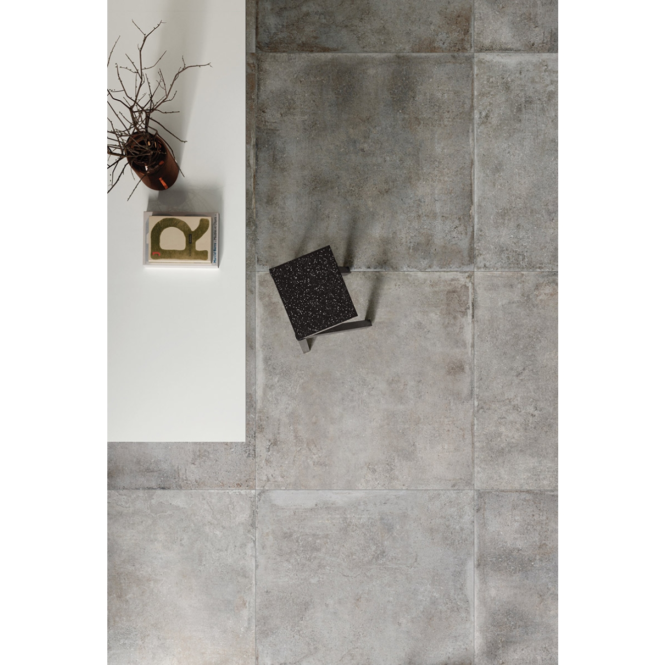 Flaviker Re_Tour Boden- und Wandfliese Fog 60x60 cm