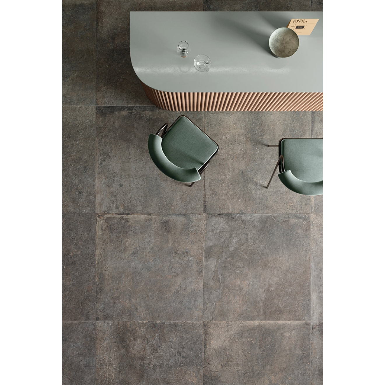 Flaviker Re_Tour Boden- und Wandfliese Mud 120x120 cm