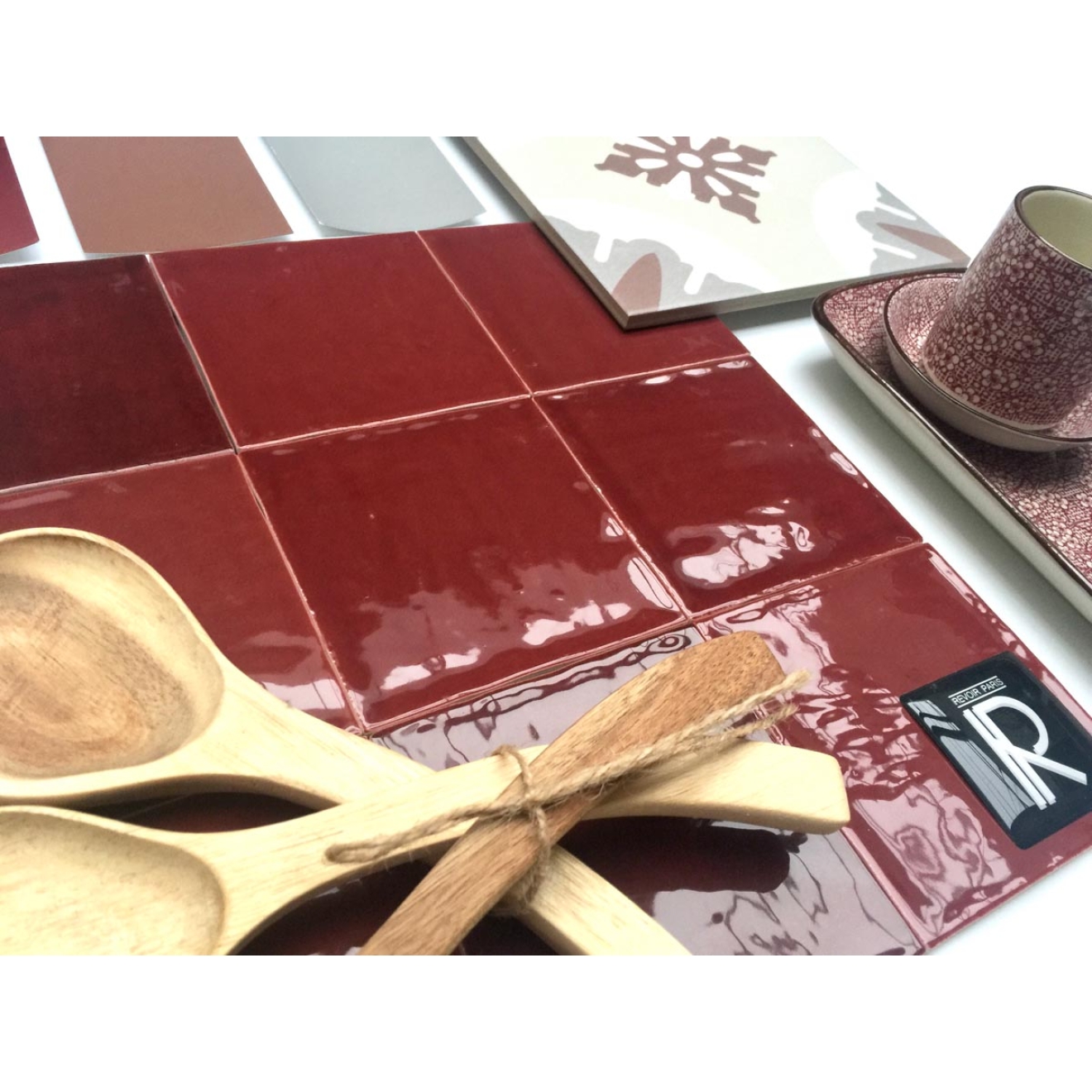 Revoir Paris Atelier Bordeaux glänzend Wandfliese 10x10 cm