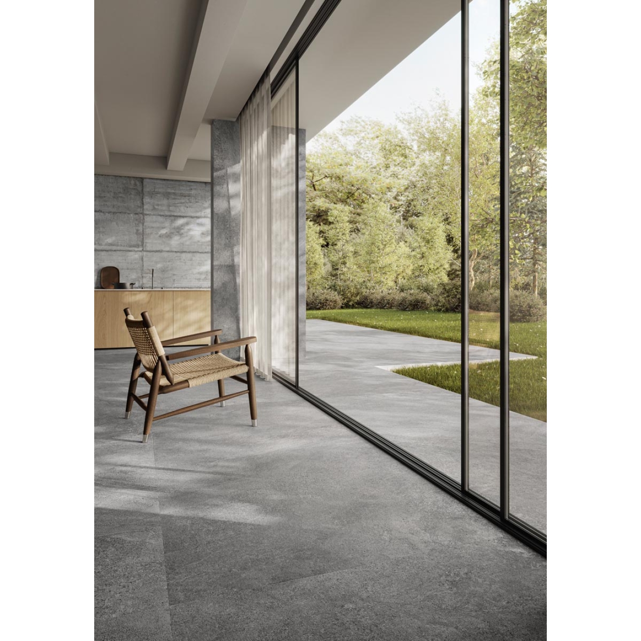 Fliese Sant Agostino Bergstone in der Farbe Dark verlegt an einer Terrassentür