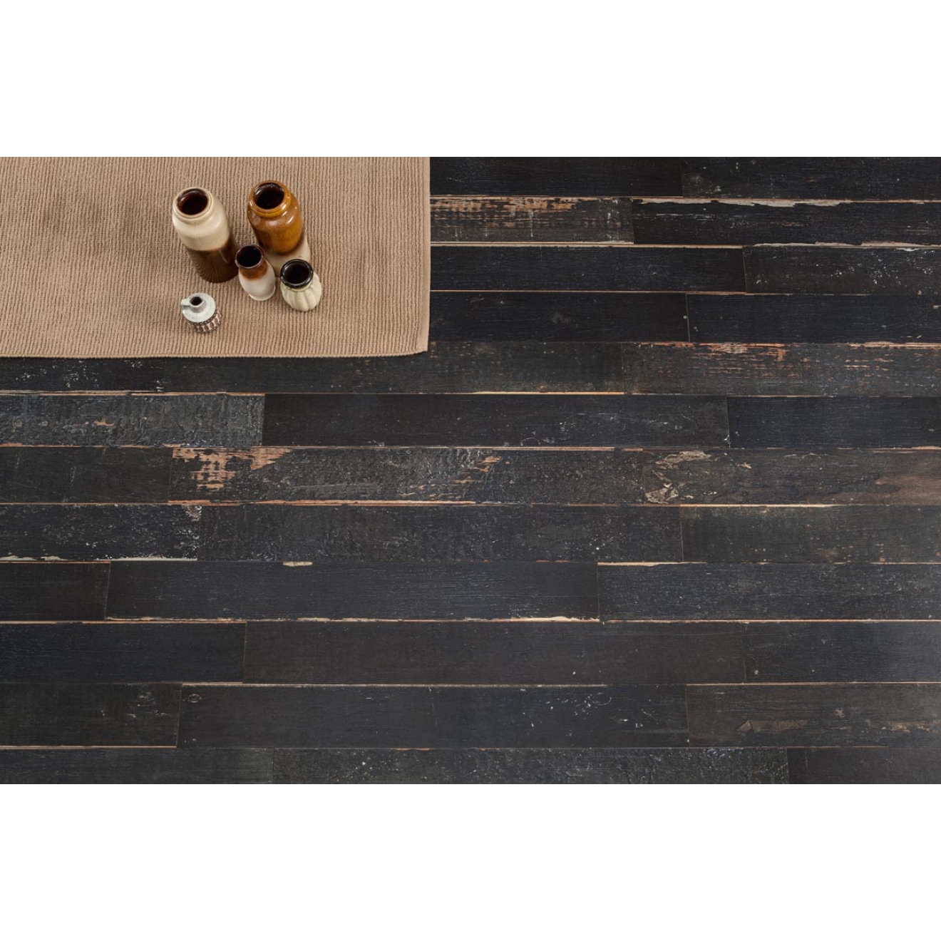 Fliese Sant Agostino Blendart in der Farbe Dark verlegt unter einem Teppich