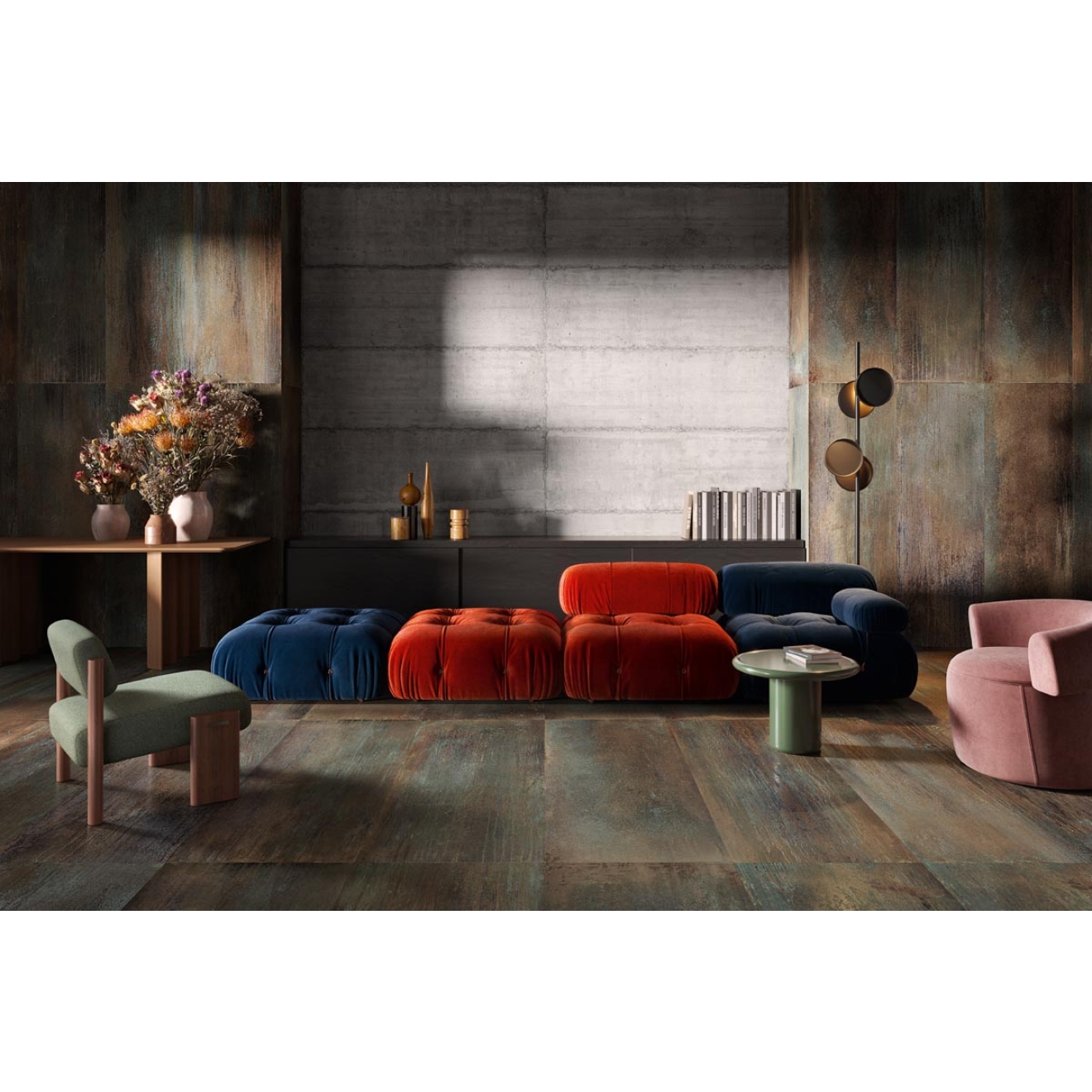 Fliese Sant Agostino Dripart in der Farbe Bronze verlegt in einem Wohnzimmer