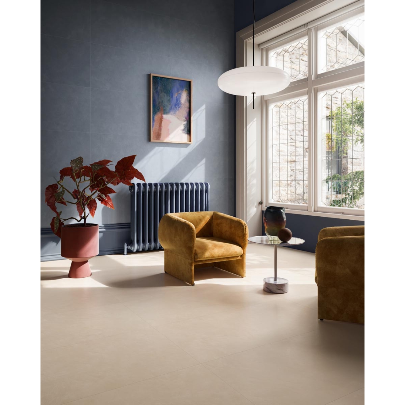 Fliese Sant Agostino Insideart Color in der Farbe Sand verlegt in einem Wohnzimmer