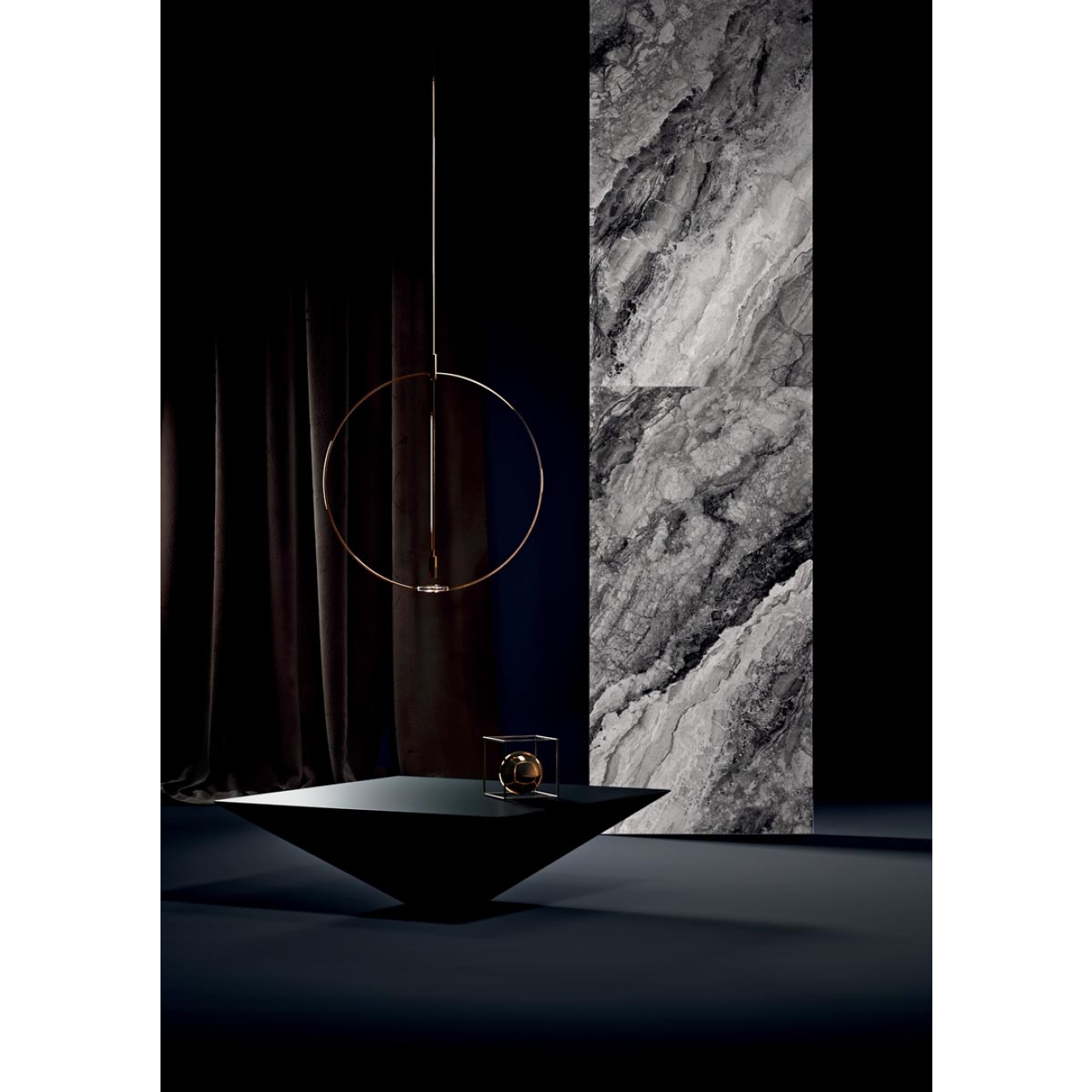 Fliese Sant Agostino Mystic in der Farbe Dark verlegt neben einem Vorhang