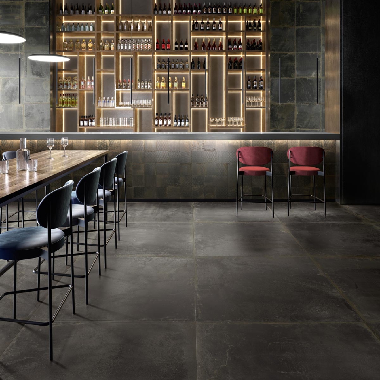 Fliese Sant Agostino Oxidart in der Farbe Black verlegt in einer Bar