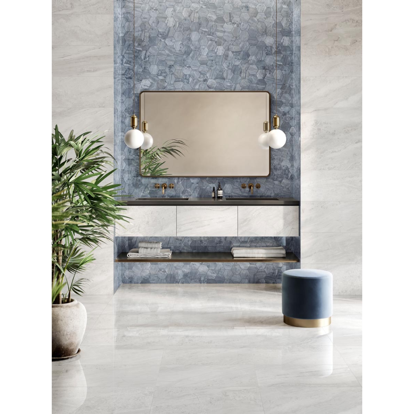 Mosaik Sant Agostino Paradiso in der Farbe Navy verlegt in einem Badezimmer