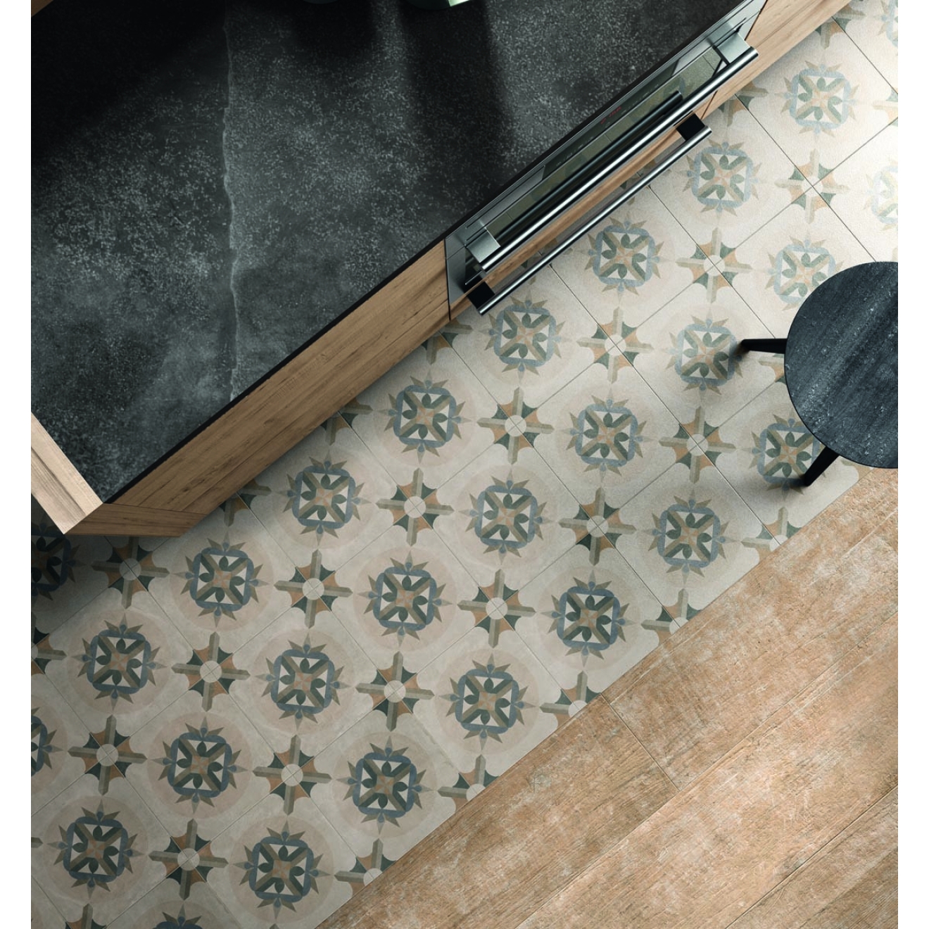 Fliese Sant Agostino Patchwork in der Farbe Classic 1 verlegt unter einer Küchenzeile