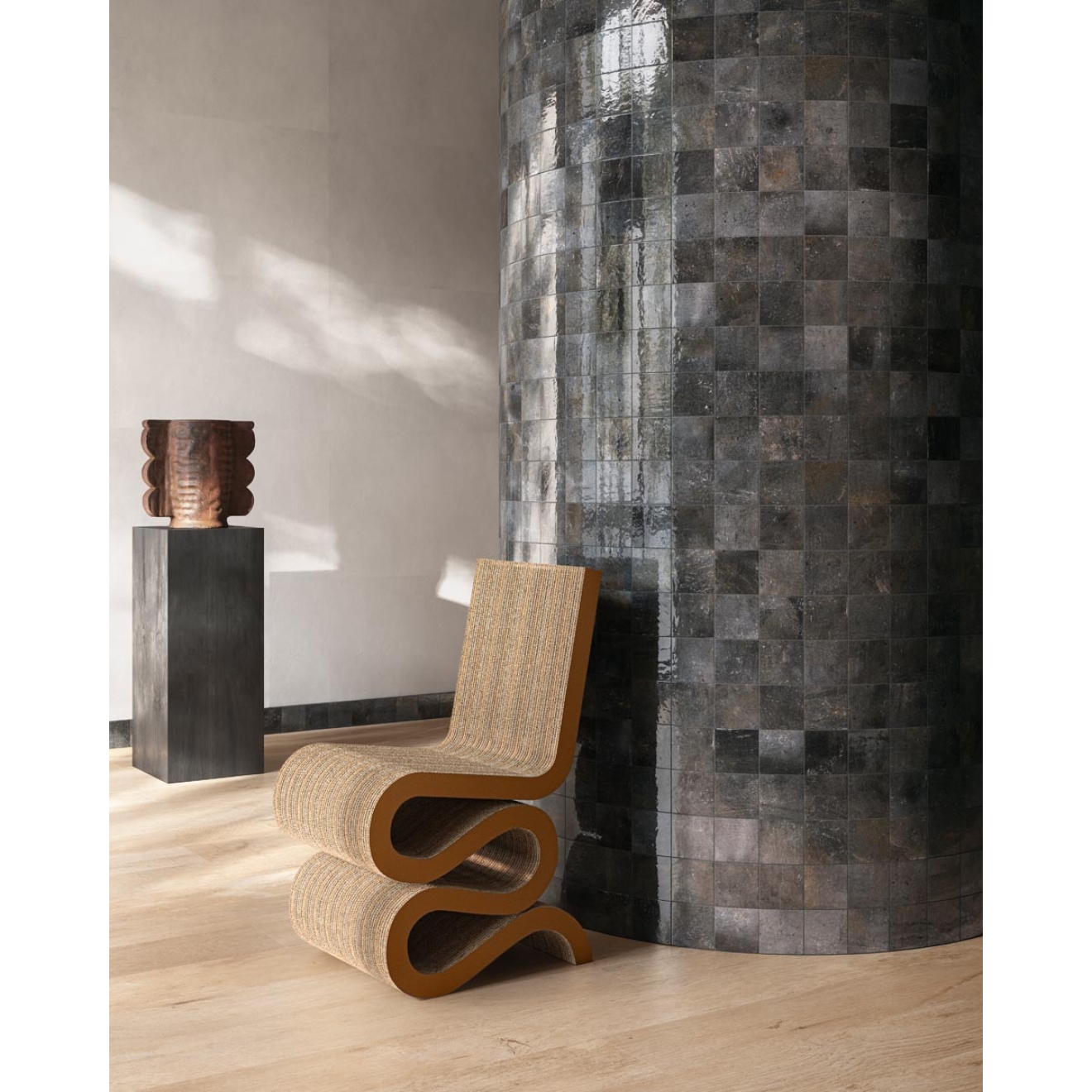 Fliese Sant Agostino Pixel in der Farbe Black verlegt in einer Kunstaustellung