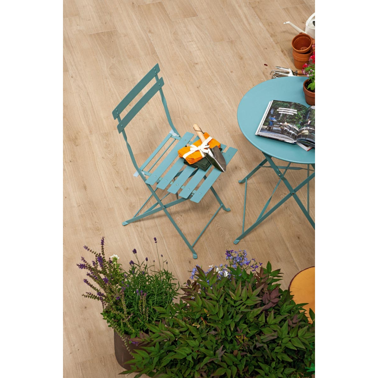 Bodenfliese Sant Agostino Primewood in der Farbe Natural verlegt auf einer Terrasse