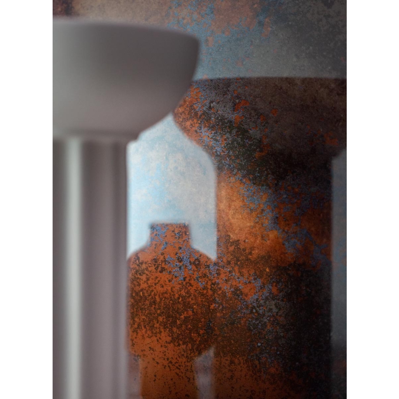 Fliese Sant Agostino Sable in der Farbe Antique 2 verlegt hinter Vase