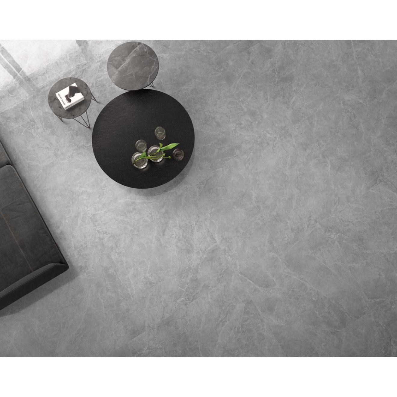 Fliese Sant Agostino Themar in der Farbe Grigio Savoia verlegt in einem Wohnzimmer