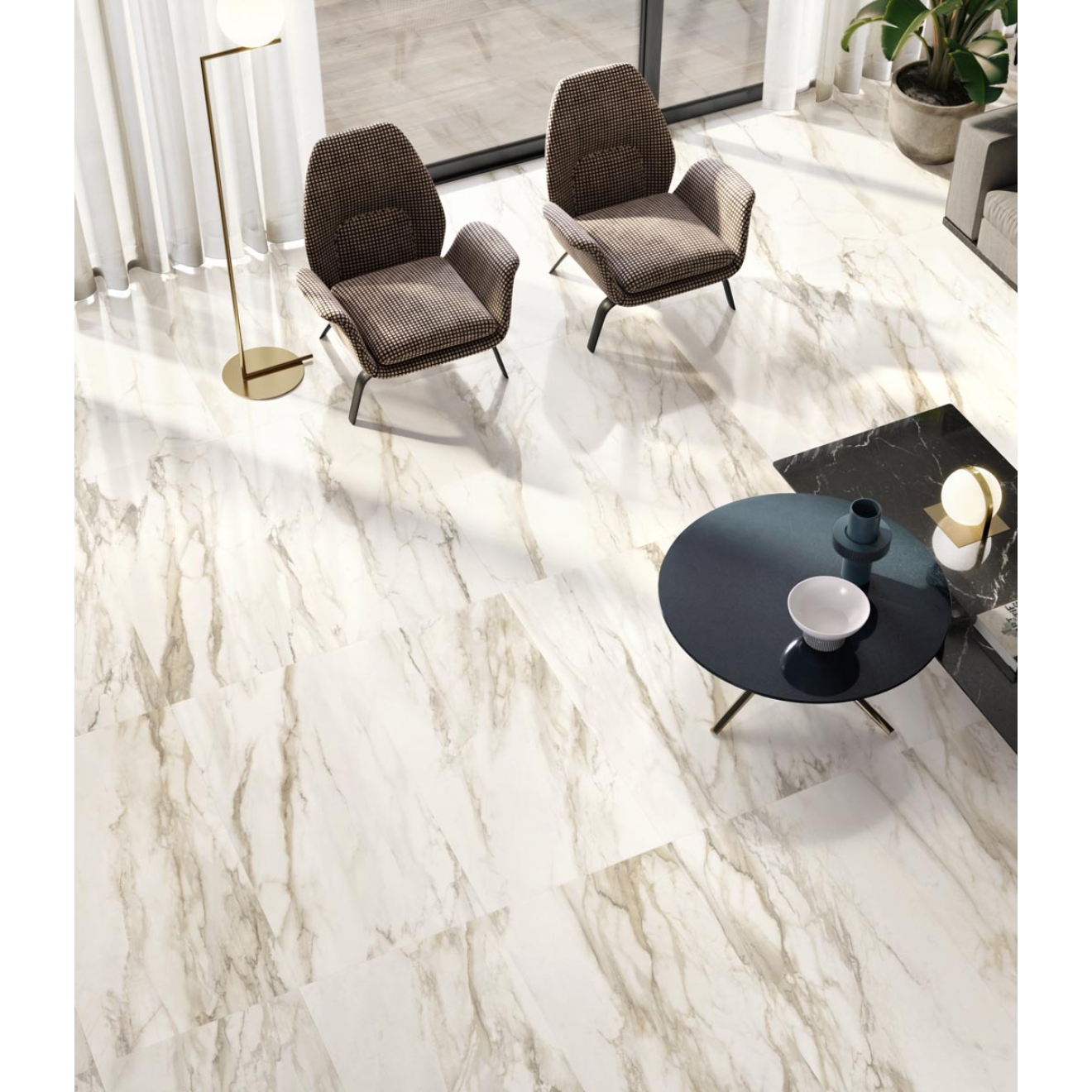 Fliese Sant Agostino Trumarmi in der Farbe Gold verlegt unter zwei Stühlen