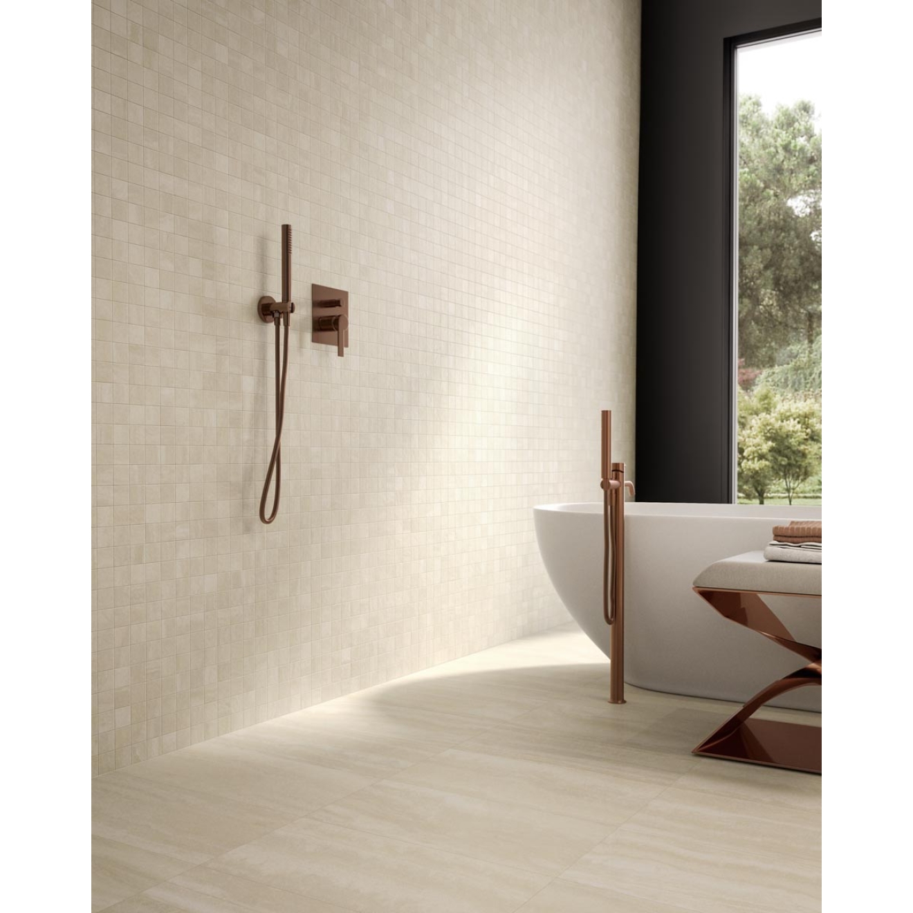 Fliese Sant Agostino Via Appia in der Farbe Ivory Vein verlegt in einer Dusche