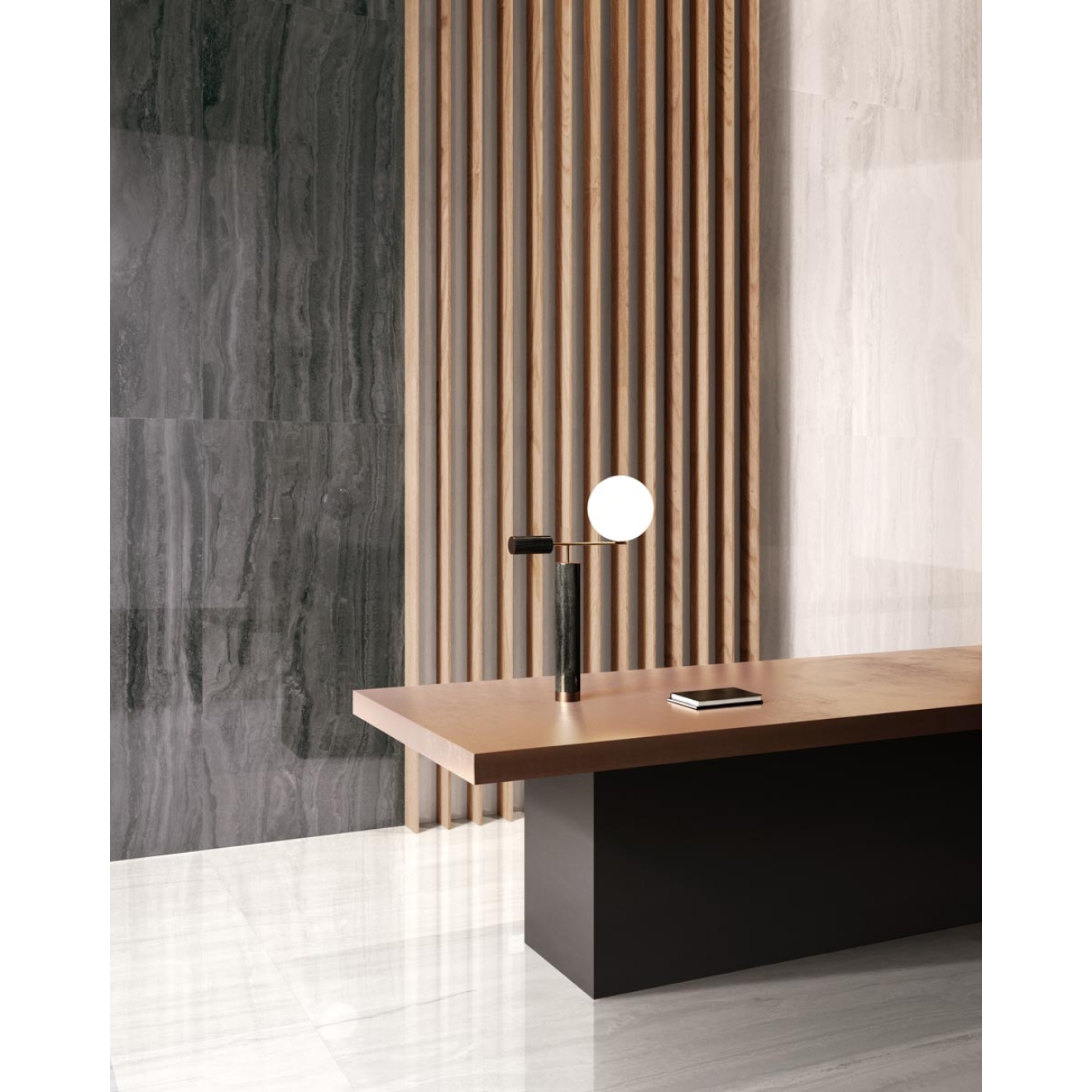 Fliese Sant Agostino Via Appia in der Farbe White Vein verlegt unter einem Schreibtisch