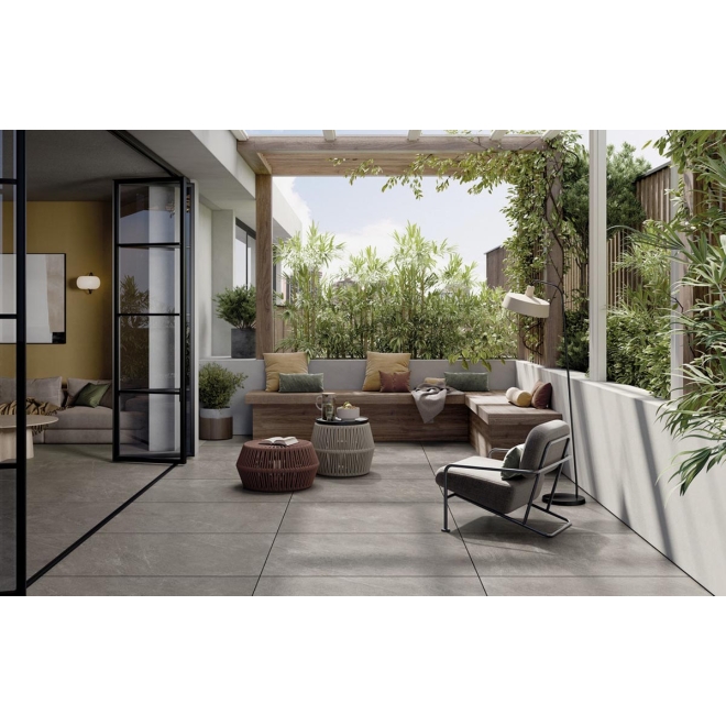 Terrassenplatte Mirage Motley in der Farbe Liverpool verlegt auf einer Terrasse