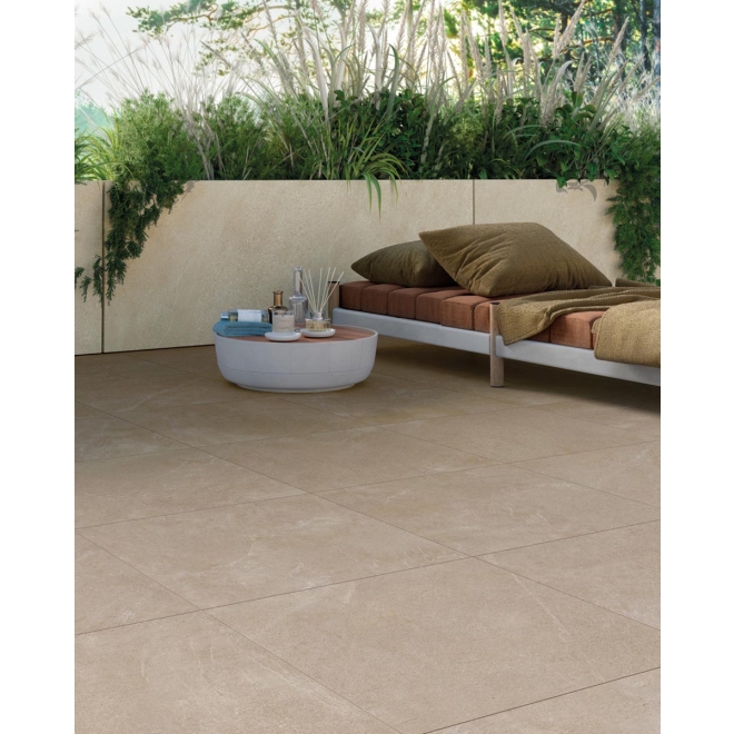 Terrassenplatte Mirage Motley in der Farbe Wembley verlegt auf einer Terrasse