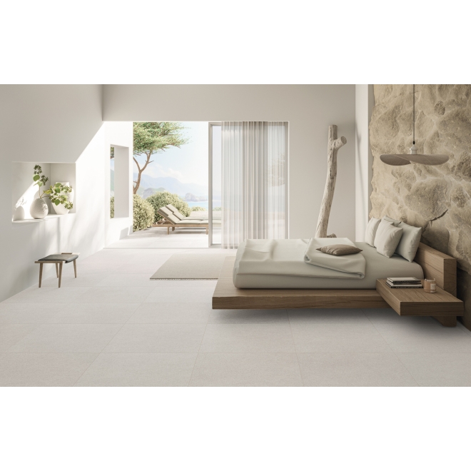 Terrassenplatte Mirage ReGea in der Farbe Etna verlegt in einem Schlafzimmer
