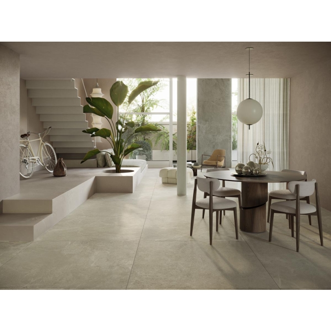 Terrassenplatte Blustyle Geos in der Farbe Shore verlegt in einem Wohnzimmer