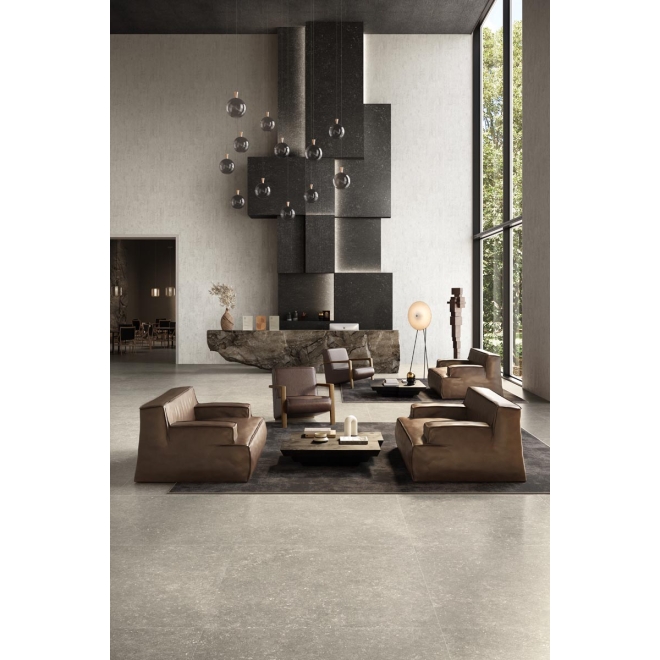 Fliese Cotto d'Este Legend in der Farbe Fossil Grey verlegt in einem Wohnzimmer