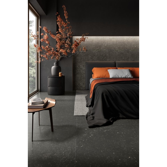 Fliese Cotto d'Este Legend in der Farbe Origin Black verlegt in einem Schlafzimmer