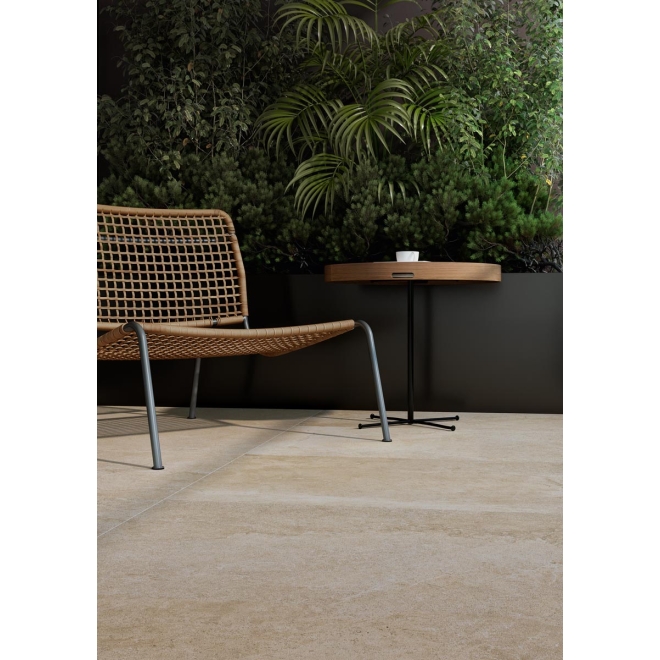 Fliese Cotto d'Este Lithos in der Farbe Desert verlegt auf einer Terrasse