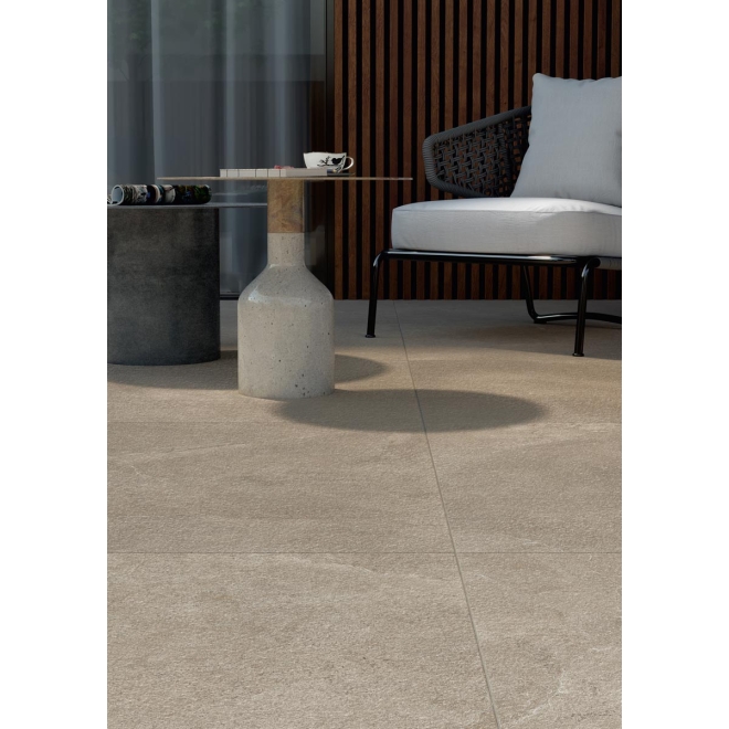 Terrassenplatte Cotto d'Este Lithos in der Farbe Stone verlegt auf einer Terrasse