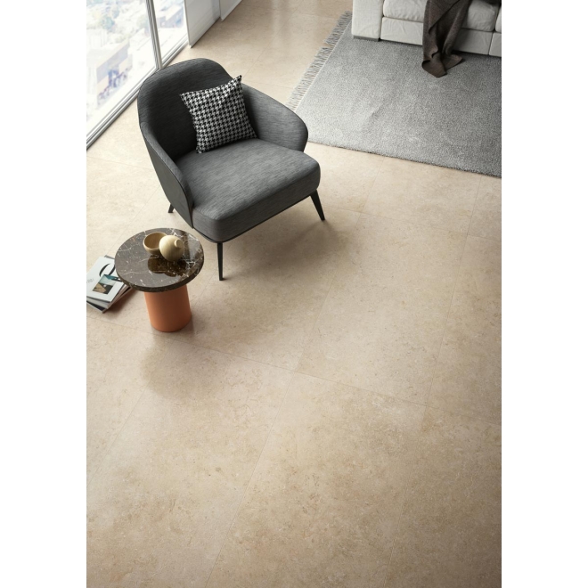 Fliese Cotto d'Este Secret Stone in der Farbe Precious Beige verlegt in einem Wohnzimmer