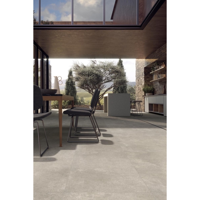 Terrassenplatte Blustyle Solaris in der Farbe Rodi verlegt auf einer Terrasse
