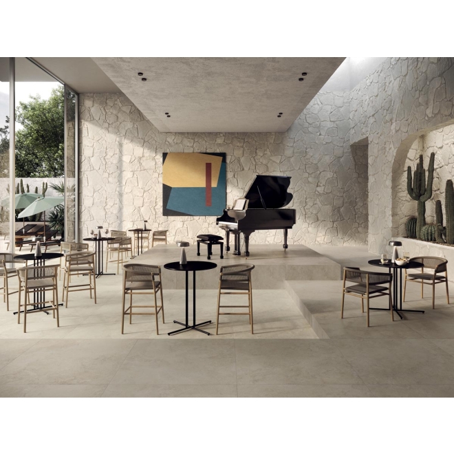 Terrassenplatte Blustyle Solaris in der Farbe Spalato verlegt in einem Restaurant