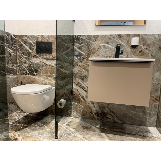 Fliese Florim Creative Design Nature Mood in der Farbe Mountain Peak verlegt in einem Badezimmer