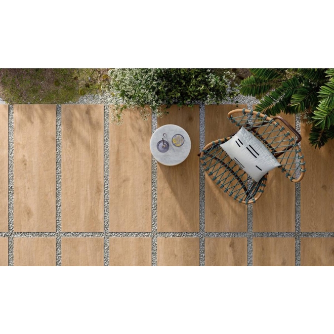 Terrassenplatte Pastorelli Primitive in der Farbe Rovere Sbiancato verlegt auf einer Terrasse