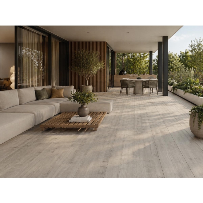 Fliese PrimeCollection ArkWood in der Farbe Cappucino verlegt auf einer Terrasse