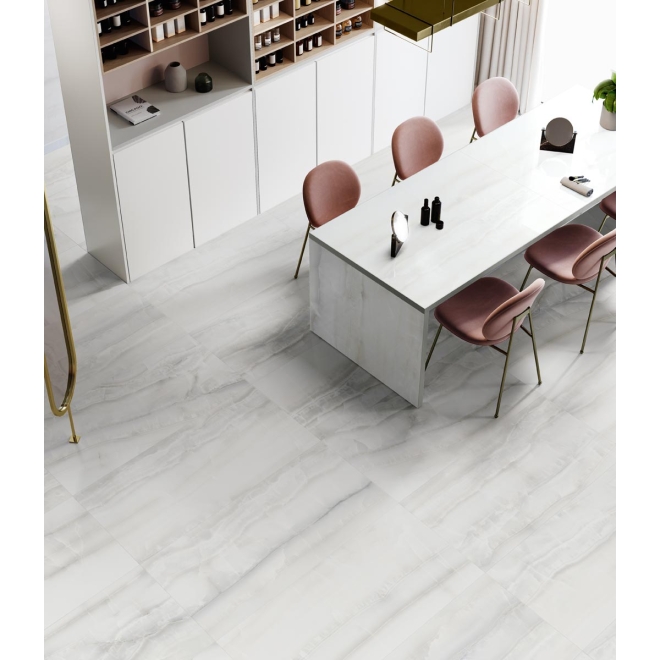 Fliese Sant Agostino Akoya in der Farbe Silver verlegt in einem Schönheitssalon