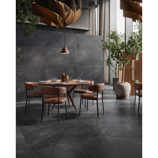 Fliese Sant Agostino Bergstone in der Farbe Black verlegt in einem Restaurant