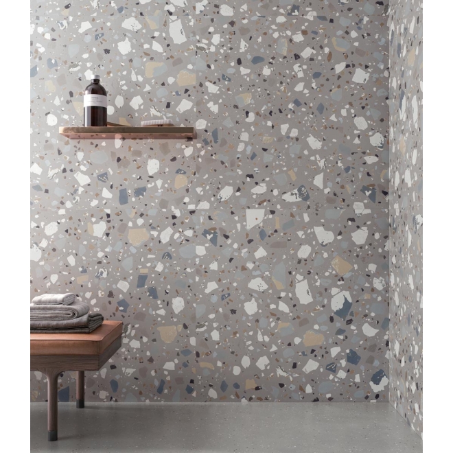 Fliese Sant Agostino Deconcrete in der Farbe De-Micro Pearl verlegt in einer Badezimmerecke