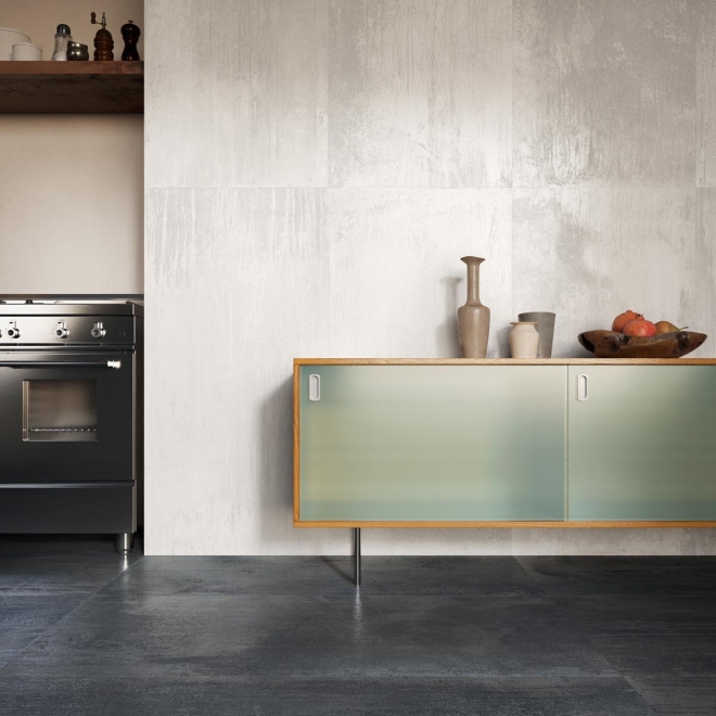 Fliese Sant Agostino Dripart in der Farbe Calamine verlegt unter einem Backofen