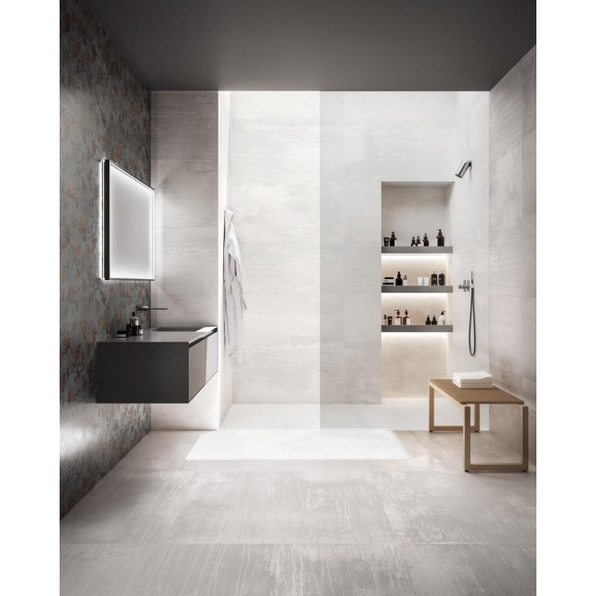 Fliese Sant Agostino Dripart in der Farbe Titanium verlegt in einem Badezimmer