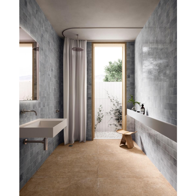 Fliese Sant Agostino Duo in der Farbe Back Caramel verlegt in einem Badezimmer