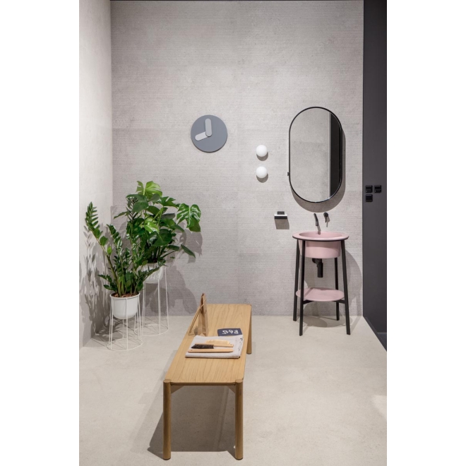 Fliese Sant Agostino Highstone in der Farbe Light verlegt in einem Badezimmer