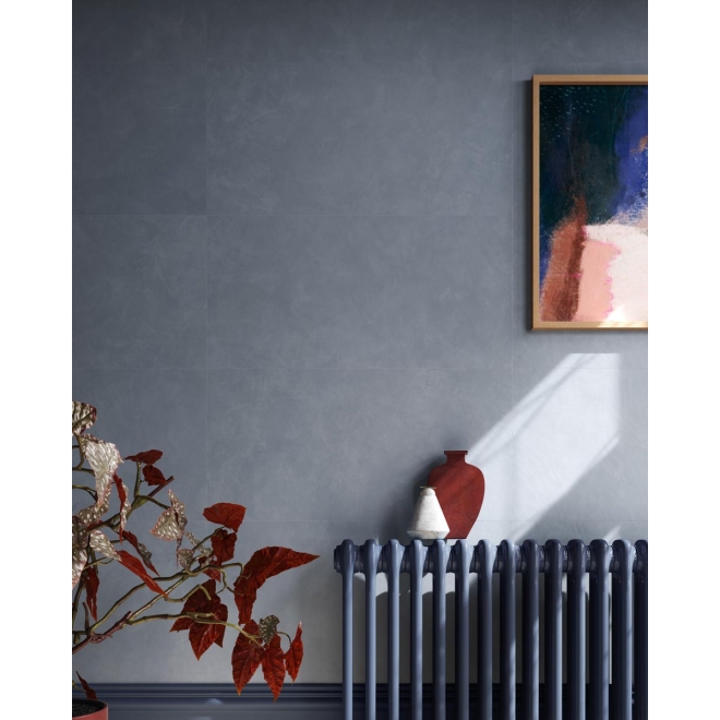 Fliese Sant Agostino Insideart Color in der Farbe Aqua verlegt hinter einer Heizung