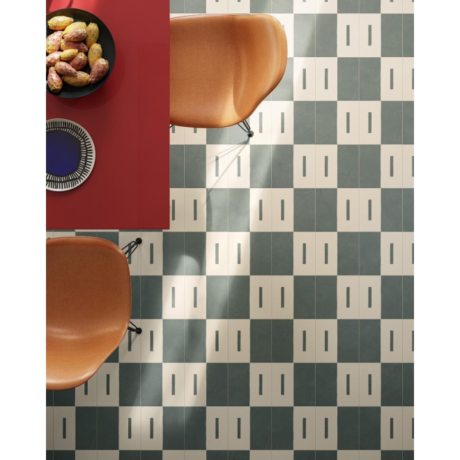 Fliese Sant Agostino Insideart Color in der Farbe Paint 2 verlegt unter einem Schreibtisch