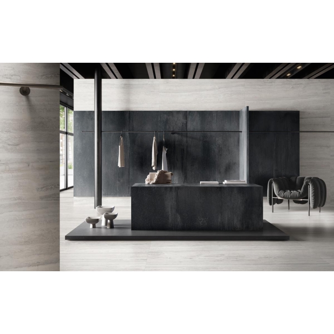 Fliese Sant Agostino Invictus in der Farbe White verlegt in einem Geschäft