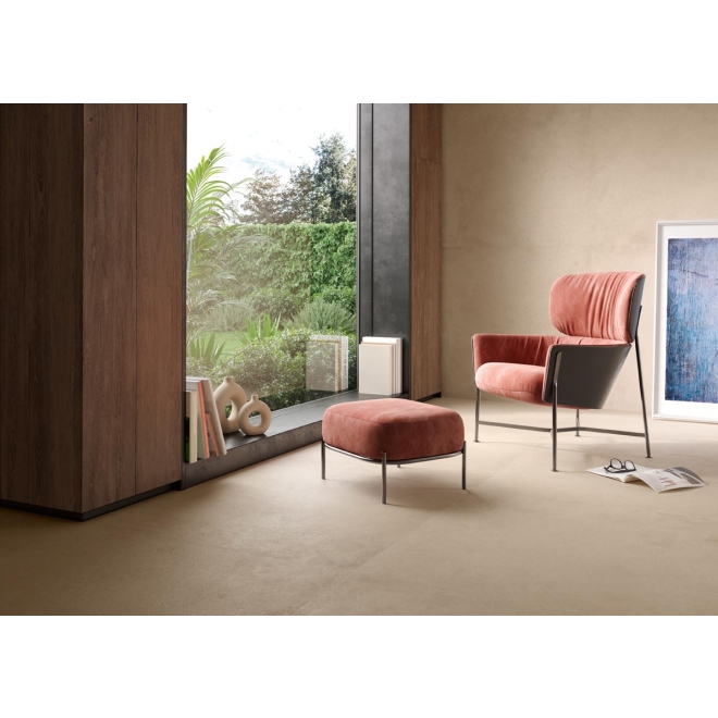 Fliese Sant Agostino Logico in der Farbe Sand verlegt in einem Wohnzimmer