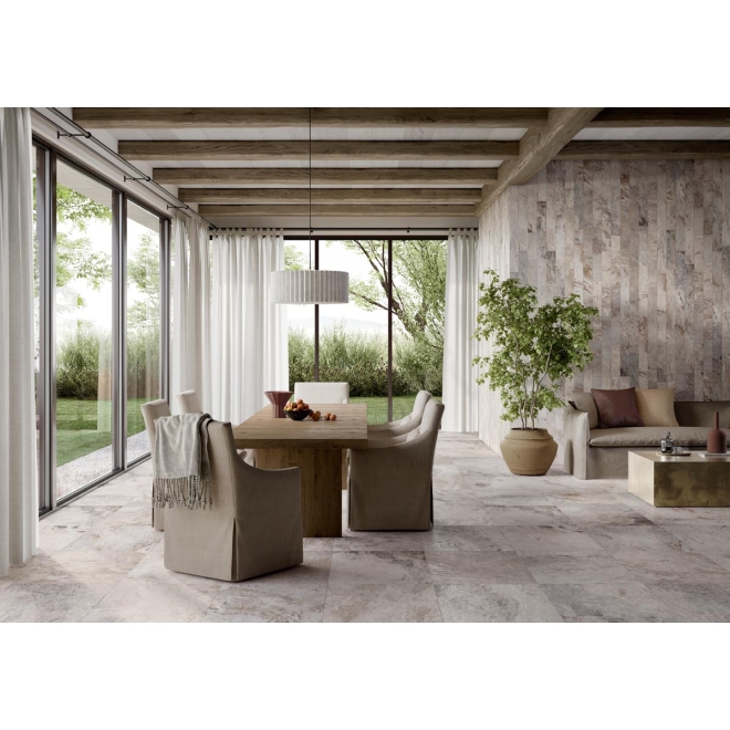 Fliese Sant Agostino Metastone in der Farbe Mud verlegt in einem Wohnzimmer