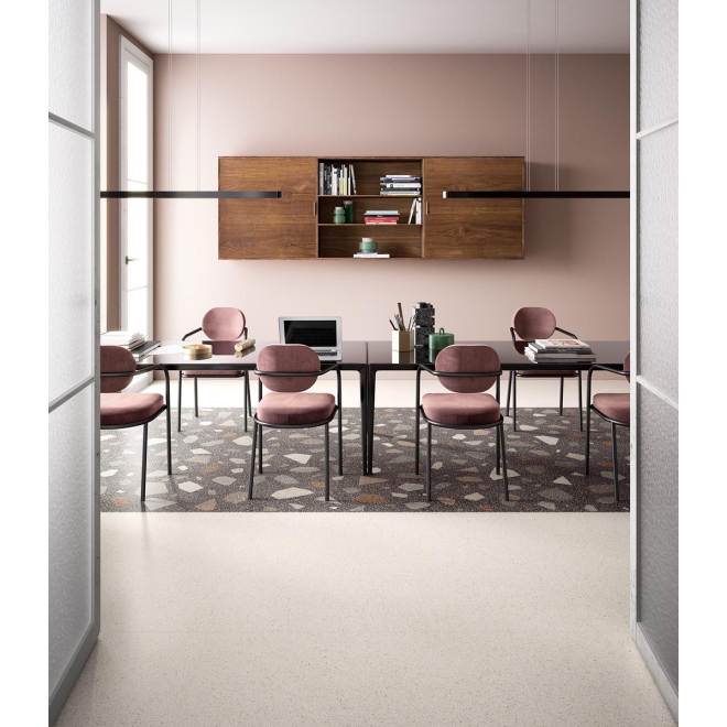 Fliese Sant Agostino Newdeco in der Farbe Light verlegt in einem Büro