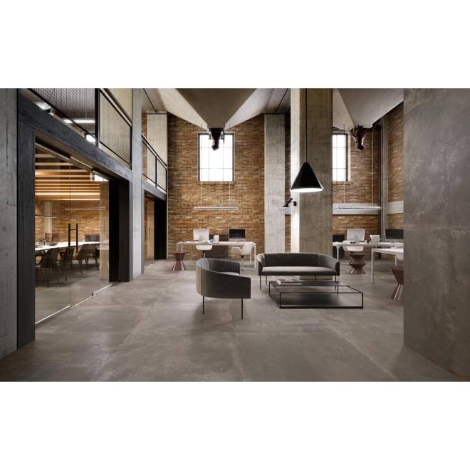 Fliese Sant Agostino Oxidart in der Farbe Iron verlegt in einem Büro