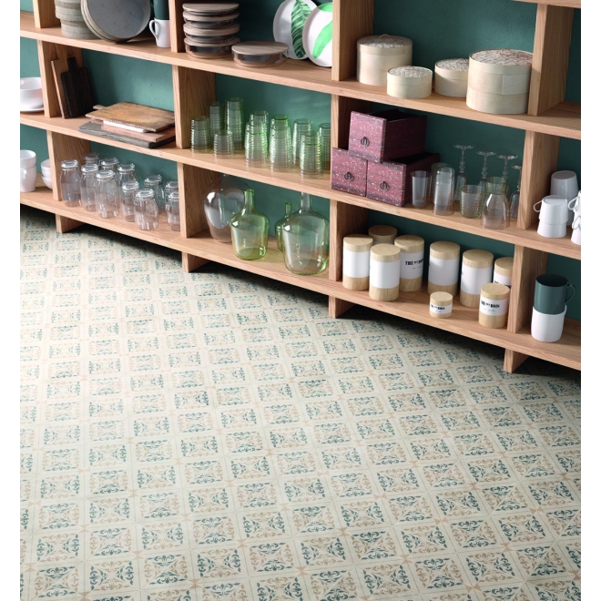 Fliese Sant Agostino Patchwork in der Farbe Classic 2 verlegt in einem Geschäft